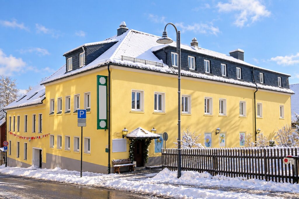 Das Ferien-Studio in Oberwiesenthal an einem sonnigen Wintertag – mit KI erzeugte Darstellung
